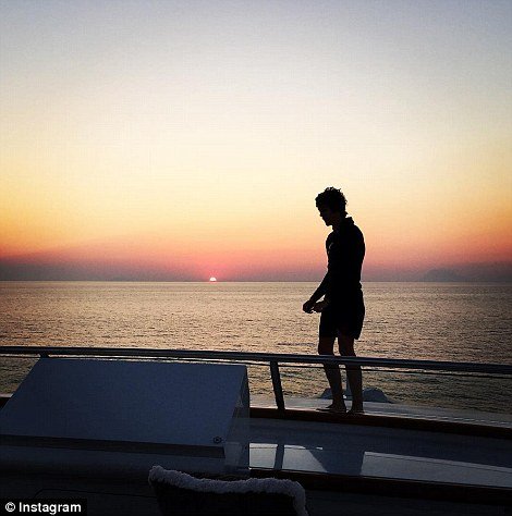 Η εγγονή του Γλίξμπουργκ αναστατώνει όλους τους κοσμοπολίτικους προορισμούς της υφηλίου [εικόνες] | iefimerida.gr 5