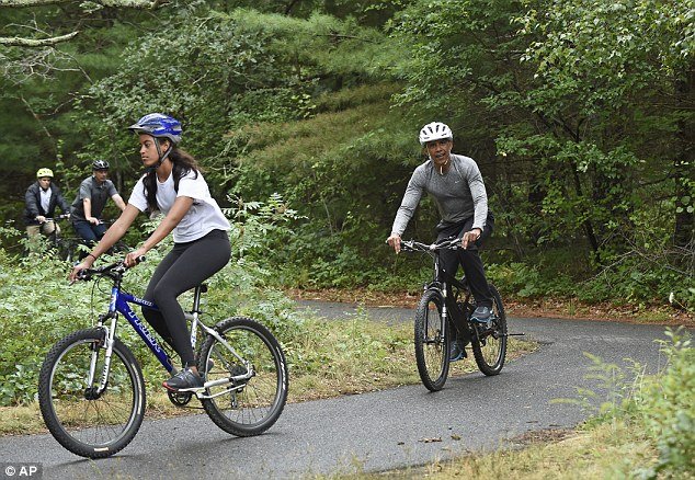 Κακόκεφη, αγέλαστη, βαριεστημένη: Οι φωτογραφίες της κόρης του Ομπάμα που συζητήθηκαν [εικόνες] | iefimerida.gr 2