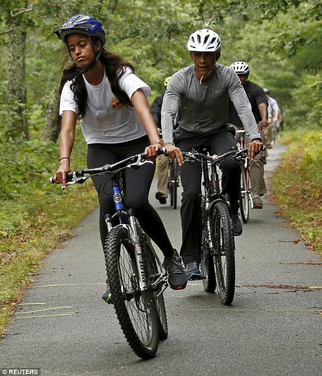 Κακόκεφη, αγέλαστη, βαριεστημένη: Οι φωτογραφίες της κόρης του Ομπάμα που συζητήθηκαν [εικόνες] | iefimerida.gr 5