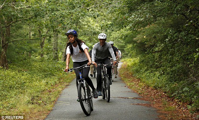 Κακόκεφη, αγέλαστη, βαριεστημένη: Οι φωτογραφίες της κόρης του Ομπάμα που συζητήθηκαν [εικόνες] | iefimerida.gr 6