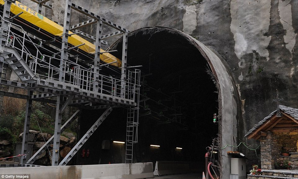 Ετοιμο το μεγαλύτερο τούνελ του κόσμου: Εχει μήκος 56 χιλιόμετρα και περνάει κάτω από τις Αλπεις [εικόνες] | iefimerida.gr 4