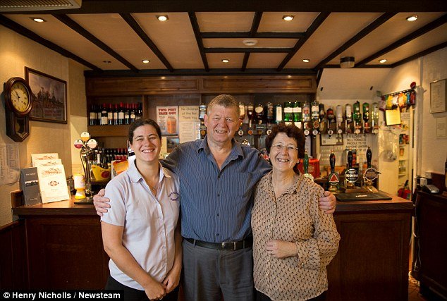 Παμπ στη Βρετανία έχει τους ίδιους ιδιοκτήτες εδώ και 100 χρόνια [εικόνες] | iefimerida.gr 10