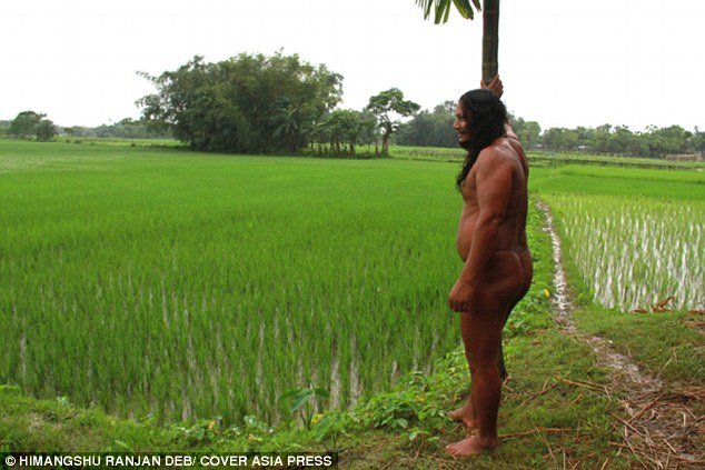 Αγρότης στην Ινδία κυκλοφορεί γυμνός εδώ και 40 χρόνια: Τα ρούχα μου φέρνουν αλλεργία [εικόνες] | iefimerida.gr 3