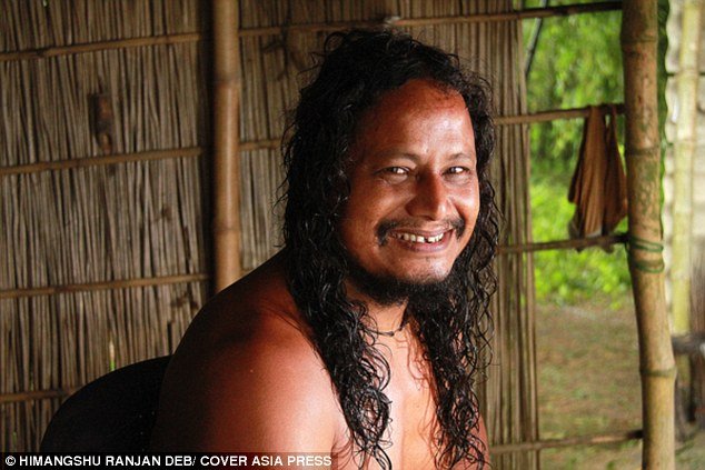 Αγρότης στην Ινδία κυκλοφορεί γυμνός εδώ και 40 χρόνια: Τα ρούχα μου φέρνουν αλλεργία [εικόνες] | iefimerida.gr 5