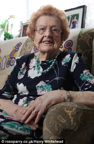 Σούπερ γιαγιά 92 ετών αποφάσισε να γίνει fit: Εχασε 40 κιλά και ξεκίνησε γυμναστήριο και κολύμβηση [εικόνες] | iefimerida.gr 1