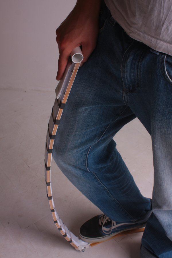 Απλά... εφευρετικοί: Πώς μια ζώνη για το παντελόνι γίνεται και... πατίνι για το δρόμο  [εικόνες&βίντεο] | iefimerida.gr 0