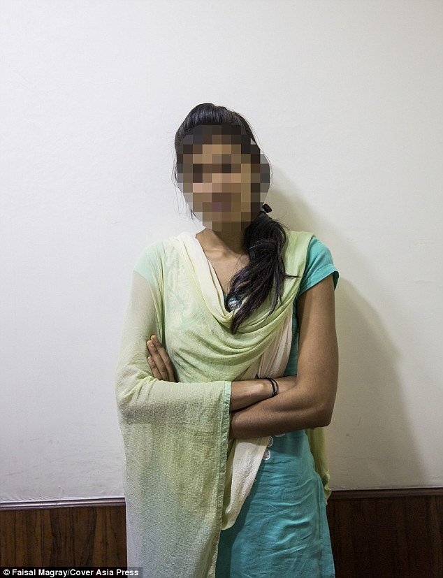 Ινδία: Δύο κοπέλες καταδικάστηκαν σε δημόσιο βιασμό γιατί ο αδελφός τους πήγε με παντρεμένη [εικόνες] | iefimerida.gr 0