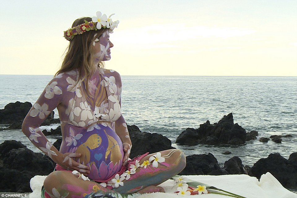 Εγκυος θέλει να γεννήσει στη θάλασσα με τα δελφίνια: Τι φόβους εκφράζουν οι ειδικοί [εικόνες] | iefimerida.gr 0