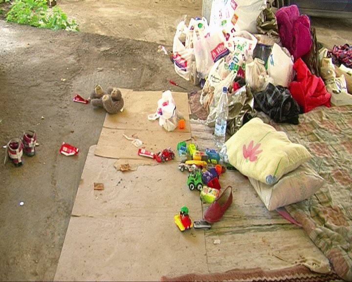 Πενταμελής οικογένεια ζει σε πιλοτή πολυκατοικίας στα Χανιά [εικόνες&βίντεο] | iefimerida.gr 1