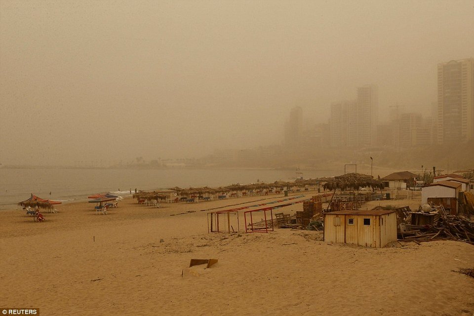 Τρομακτική αμμοθύελλα «κατάπιε» την Κύπρο [εικόνες & βίντεο] | iefimerida.gr 23