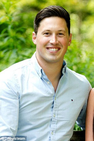 Κέρδισε 1 εκατ. στο ΛΟΤΤΟ, πήγε με 87 γυναίκες και έφαγε ξύλο από τη φίλη του [εικόνες] | iefimerida.gr 0