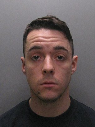 Μια συγκλονιστική εξομολόγηση: Η κολλητή μου παντρεύτηκε τον βιαστή μου και με έβαλε παράνυμφο [εικόνες] | iefimerida.gr 1