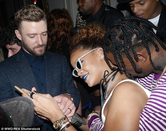 Αυτός είναι ο νέος έρωτας της Ριάνα: Μαζί στο πάρτι της Εβδομάδας Μόδας της Ν. Υόρκης [εικόνες & βίντεο] | iefimerida.gr 1