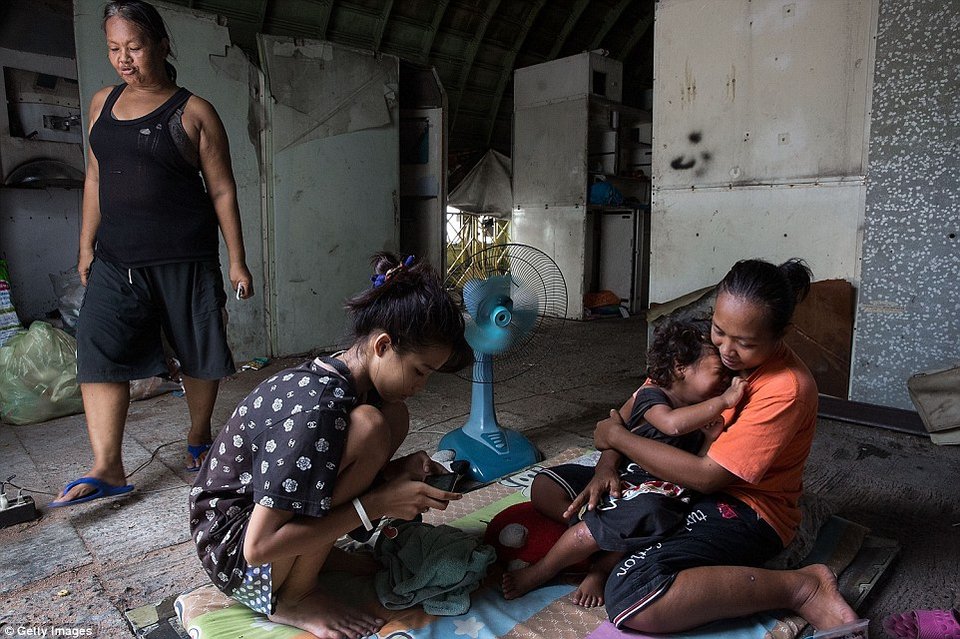 Η ζωή σε ένα «νεκροταφείο» αεροπλάνων στην Μπανγκόκ [εικόνες] | iefimerida.gr 15