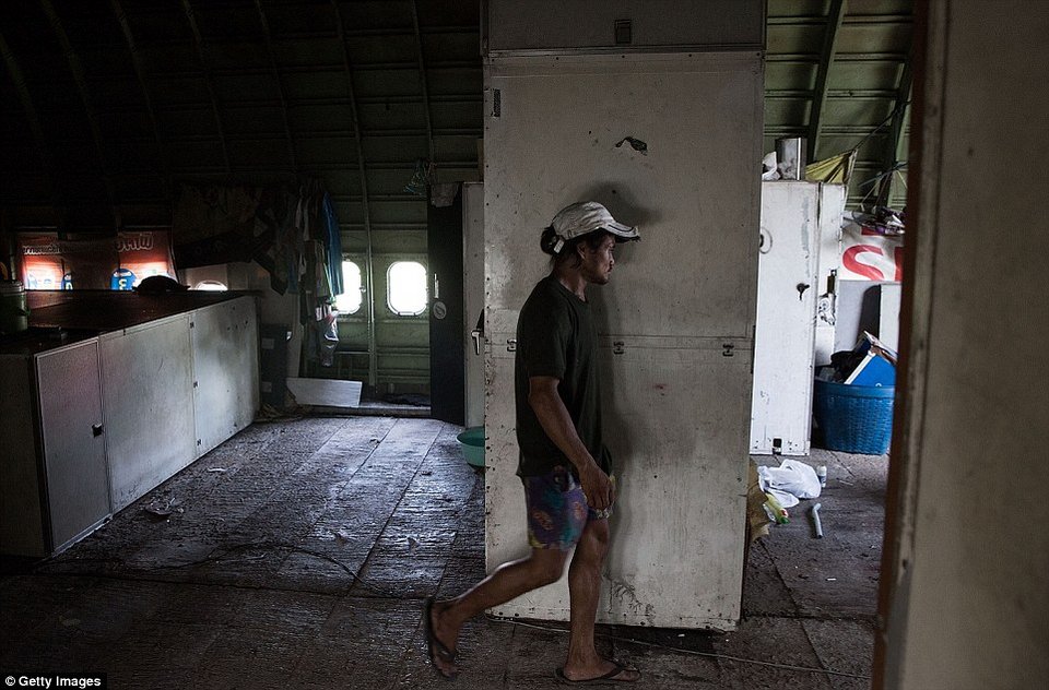 Η ζωή σε ένα «νεκροταφείο» αεροπλάνων στην Μπανγκόκ [εικόνες] | iefimerida.gr 11