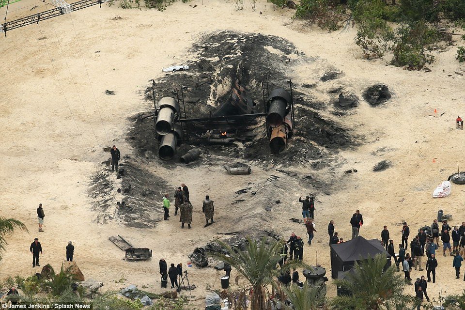 Εντυπωσιακό: Διέρρευσαν σκηνές από τα γυρίσματα του νέου Star Wars [εικόνες] | iefimerida.gr 2