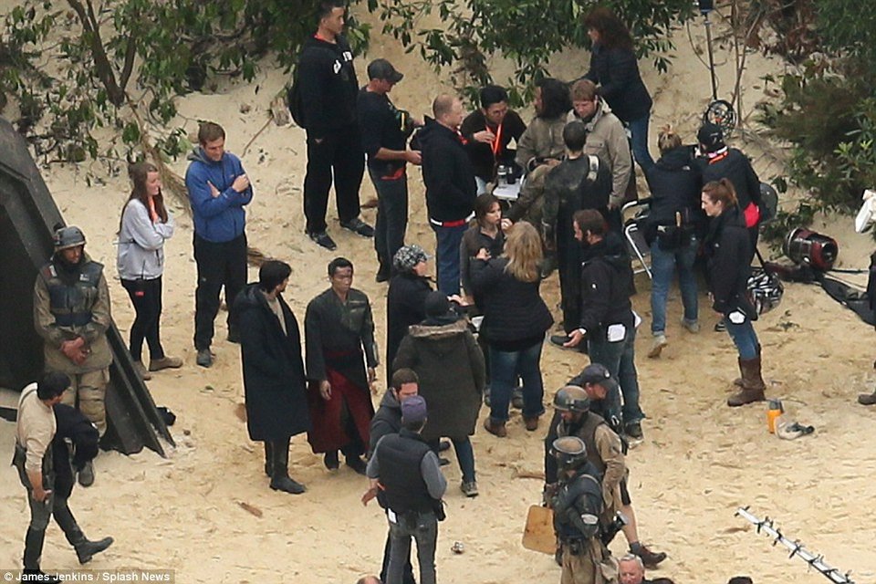 Εντυπωσιακό: Διέρρευσαν σκηνές από τα γυρίσματα του νέου Star Wars [εικόνες] | iefimerida.gr 4