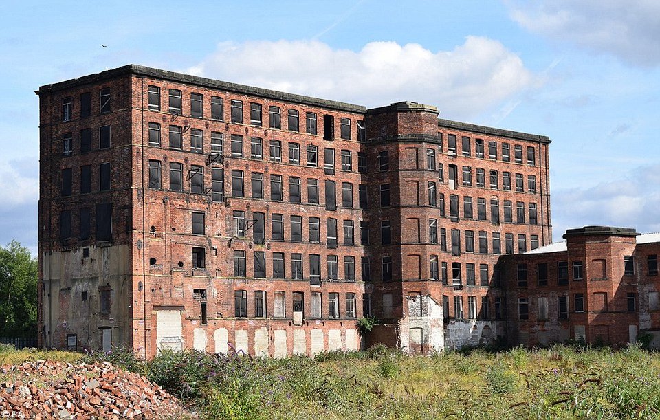 Τα άφησαν να ρημάζουν: Εντυπωσιακά παλάτια που έγιναν ερείπια [εικόνες] | iefimerida.gr 7