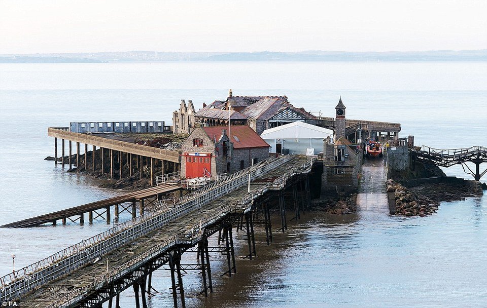 Τα άφησαν να ρημάζουν: Εντυπωσιακά παλάτια που έγιναν ερείπια [εικόνες] | iefimerida.gr 0