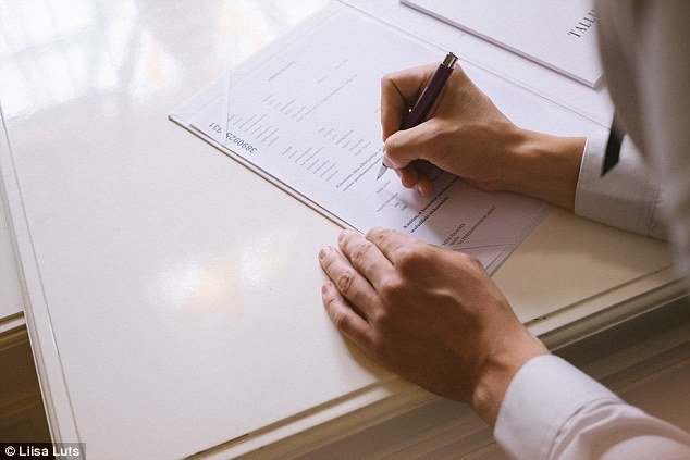 Ενα ονειρικό άλμπουμ γάμου - Η νύφη τράβηξε έξυπνες selfie με τη βοήθεια καθρεπτών [εικόνες]  | iefimerida.gr 12