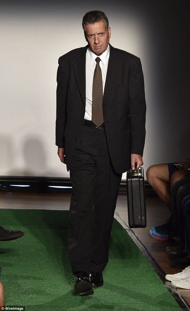 Μπαμπάδες στην πασαρέλα: Μία διαφορετική επίδειξη μόδας στη Νέα Υόρκη [εικόνες] | iefimerida.gr 8