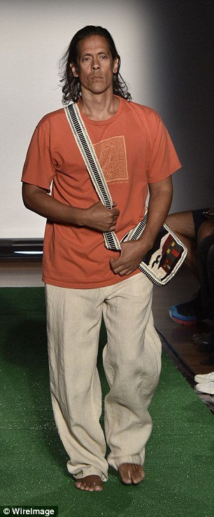 Μπαμπάδες στην πασαρέλα: Μία διαφορετική επίδειξη μόδας στη Νέα Υόρκη [εικόνες] | iefimerida.gr 4