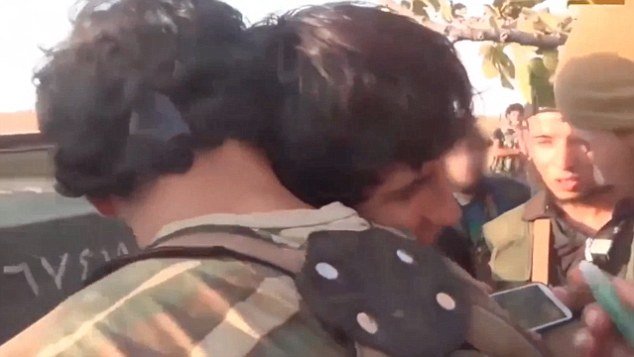 Εφηβος ξεσπά σε κλάματα λίγο πριν κάνει επίθεση αυτοκτονίας [εικόνες & βίντεο] | iefimerida.gr 4