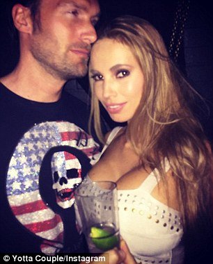 Η νέα έπαυλη του Playboy -Ζευγάρι κάνει ατελείωτα πάρτι με αιθέριες υπάρξεις και το Instagram δεν χορταίνει να... κρυφοκοιτά [εικόνες] | iefimerida.gr 12