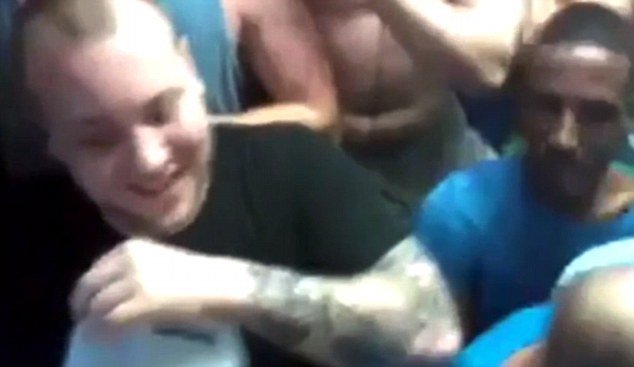 Εξαλλο το Λονδίνο -Τρελά πάρτι στις φυλακές με αλκοόλ και ναρκωτικά [εικόνες & βίντεο] | iefimerida.gr 1