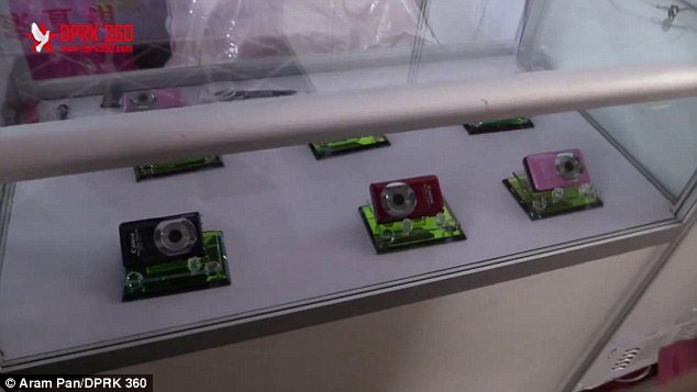 Τι πουλάνε τα μαγαζιά στη Β. Κορέα: Φο μονόπετρα, ντεμοντέ παπούτσια [εικόνες] | iefimerida.gr 3