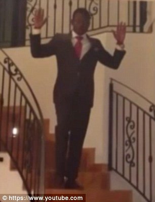 Απάτη - Πώς δήθεν προφήτης κάνει ότι περπατάει στον αέρα [βίντεο] | iefimerida.gr 0