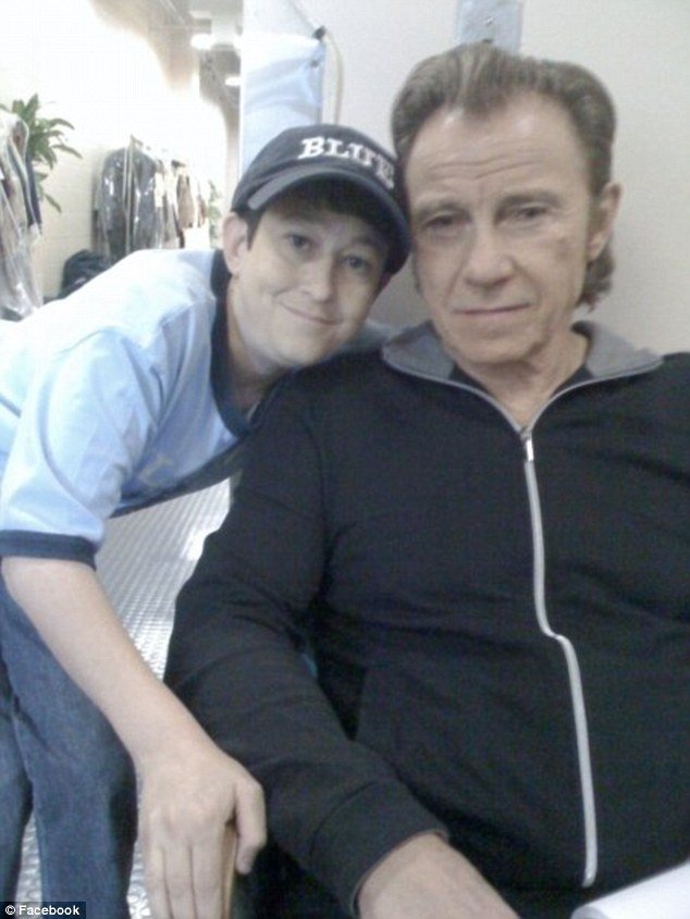 Ο 42χρονος με το παιδικό σώμα που κατάφερε να κάνει καριέρα στο Χόλιγουντ [εικόνες] | iefimerida.gr 4