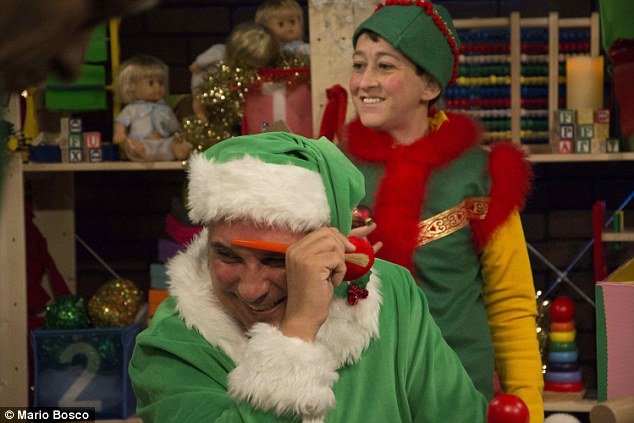 Ο 42χρονος με το παιδικό σώμα που κατάφερε να κάνει καριέρα στο Χόλιγουντ [εικόνες] | iefimerida.gr 1