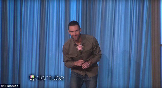 Επιτέλους, τον γνώρισε: Συνάντησε τον Λεβίν το κοριτσάκι που έγινε viral γιατί σπάραζε για το γάμο του [εικόνες] | iefimerida.gr 2