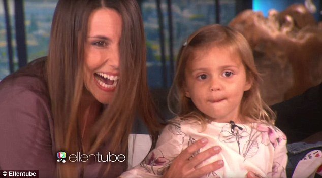 Επιτέλους, τον γνώρισε: Συνάντησε τον Λεβίν το κοριτσάκι που έγινε viral γιατί σπάραζε για το γάμο του [εικόνες] | iefimerida.gr 0