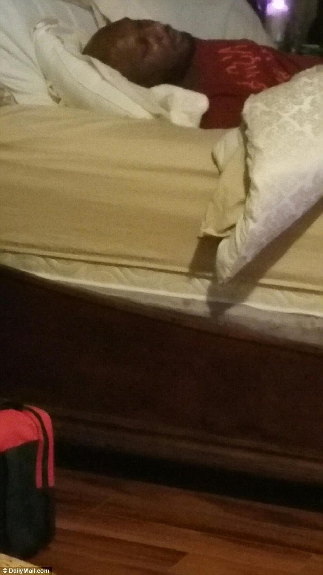 Φωτογραφίες του Λαμάρ Οντομ μέσα από τον οίκο ανοχής -Ηταν σε άθλια κατάσταση [εικόνες] | iefimerida.gr 3