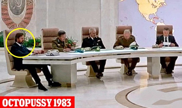 Ποιος κατασκοπεύει τον Τζέιμς Μποντ; Ο άνθρωπος που εμφανίζεται σε κάθε του ταινία [εικόνες] | iefimerida.gr 6