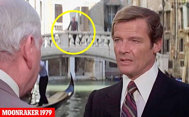 Ποιος κατασκοπεύει τον Τζέιμς Μποντ; Ο άνθρωπος που εμφανίζεται σε κάθε του ταινία [εικόνες] | iefimerida.gr 3