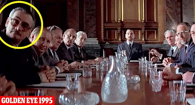 Ποιος κατασκοπεύει τον Τζέιμς Μποντ; Ο άνθρωπος που εμφανίζεται σε κάθε του ταινία [εικόνες] | iefimerida.gr 9