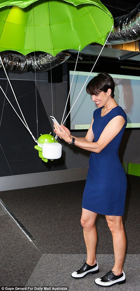 Μέσα στα απίθανα γραφεία της Google - Οι υπάλληλοι κάνουν αναρρίχηση και παίζουν μπιλιάρδο [εικόνες] | iefimerida.gr 13