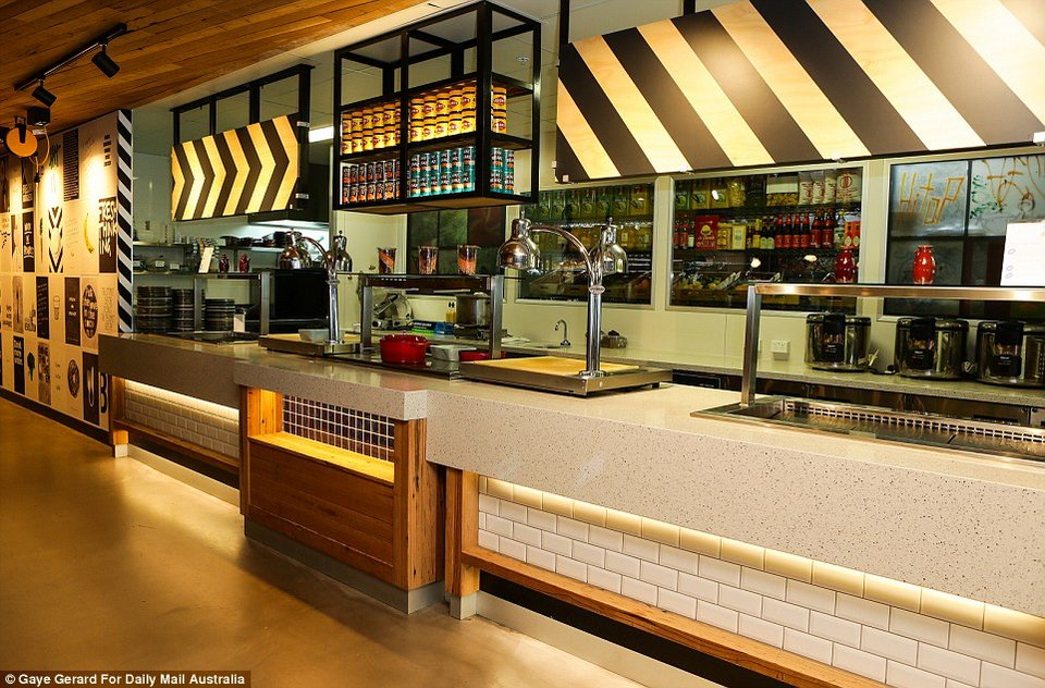 Μέσα στα απίθανα γραφεία της Google - Οι υπάλληλοι κάνουν αναρρίχηση και παίζουν μπιλιάρδο [εικόνες] | iefimerida.gr 8