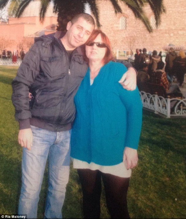 Σύρος πρόσφυγας παντρεύτηκε Βρετανή, αλλά την απάτησε και την παράτησε γιατί δεν του έβγαλε βίζα [εικόνες] | iefimerida.gr 4