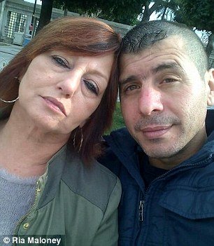 Σύρος πρόσφυγας παντρεύτηκε Βρετανή, αλλά την απάτησε και την παράτησε γιατί δεν του έβγαλε βίζα [εικόνες] | iefimerida.gr 1