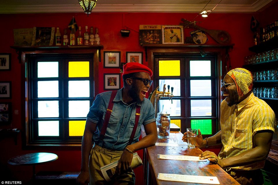 Οι χίπστερ της Αφρικής -Το εκπληκτικό στιλ που έγινε μόδα και στη Γκάνα [εικόνες] | iefimerida.gr 3