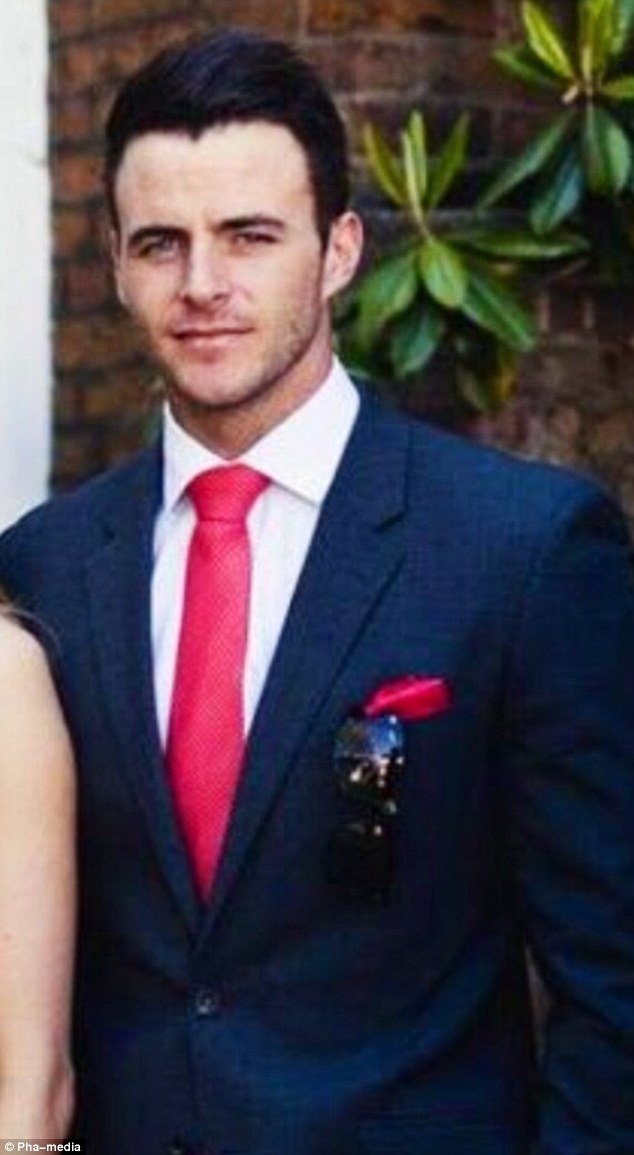 Σέξι τραπεζίτες αποκαλύπτουν πώς έγιναν «φέτες» παρά τις πολλές ώρες δουλειάς [εικόνες] | iefimerida.gr 1