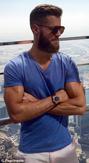 Σέξι τραπεζίτες αποκαλύπτουν πώς έγιναν «φέτες» παρά τις πολλές ώρες δουλειάς [εικόνες] | iefimerida.gr 4