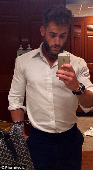 Σέξι τραπεζίτες αποκαλύπτουν πώς έγιναν «φέτες» παρά τις πολλές ώρες δουλειάς [εικόνες] | iefimerida.gr 3