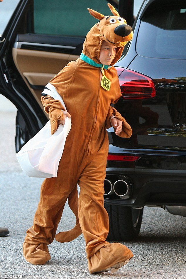 H Χάιντι Κλουμ έγινε Τζέσικα Ράμπιτ και η Κάιλι Τζένερ ντύθηκε Ζήνα - Οι μεταμφιέσεις των σταρ [εικόνες] | iefimerida.gr 13