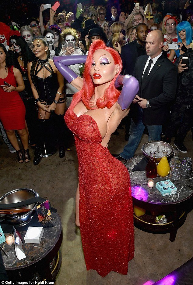 H Χάιντι Κλουμ έγινε Τζέσικα Ράμπιτ και η Κάιλι Τζένερ ντύθηκε Ζήνα - Οι μεταμφιέσεις των σταρ [εικόνες] | iefimerida.gr 2