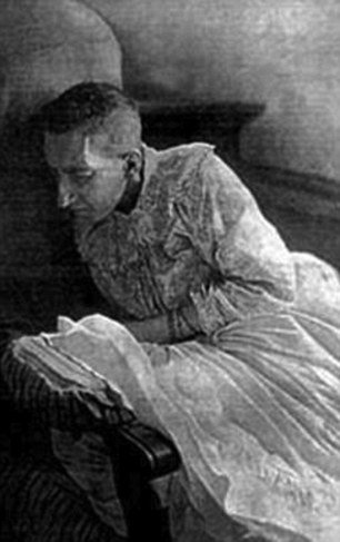 Το γαλλικό Kωσταλέξι: Την κλείδωσαν σπίτι για 25 χρόνια επειδή αγάπησε έναν άφραγκο δικηγόρο [εικόνες] | iefimerida.gr 3